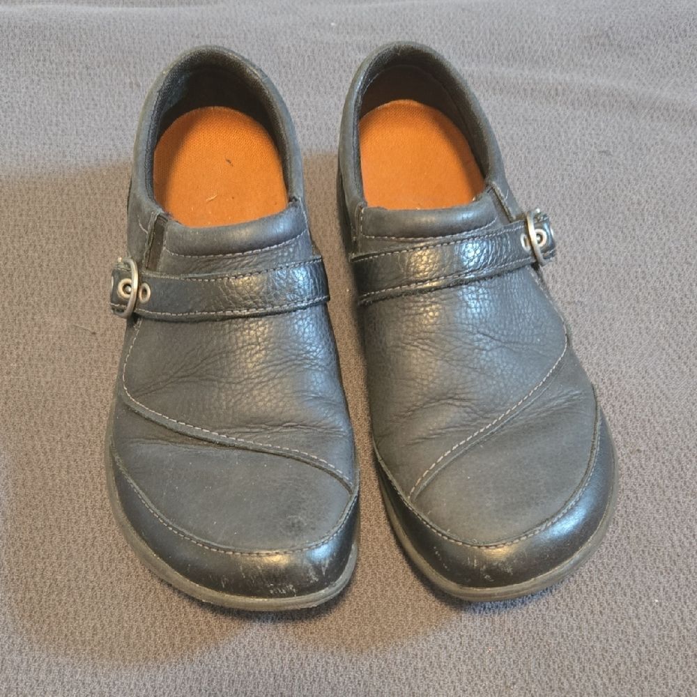Merrell Black Leather Flats